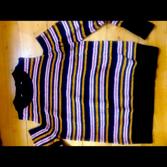 Loft cozy sweater with shoulder cut outs. - Picture 1 of 2